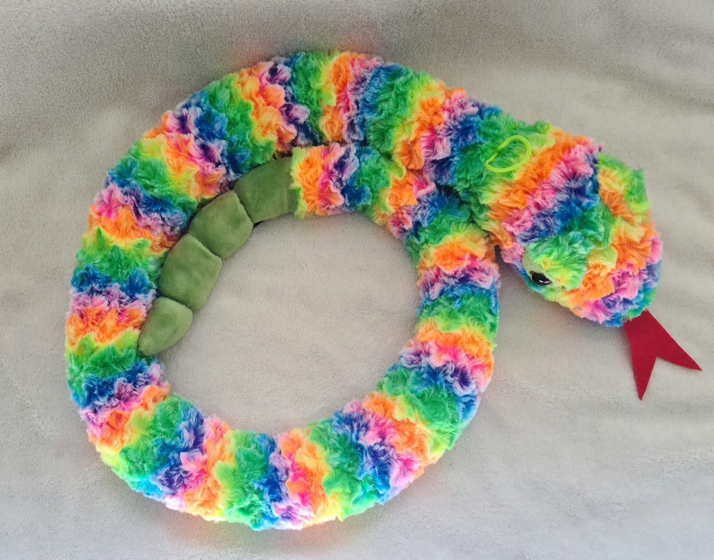 PELUCHE SERPENT MULTICOULEURS 140 CM (MJ40737) 12/60