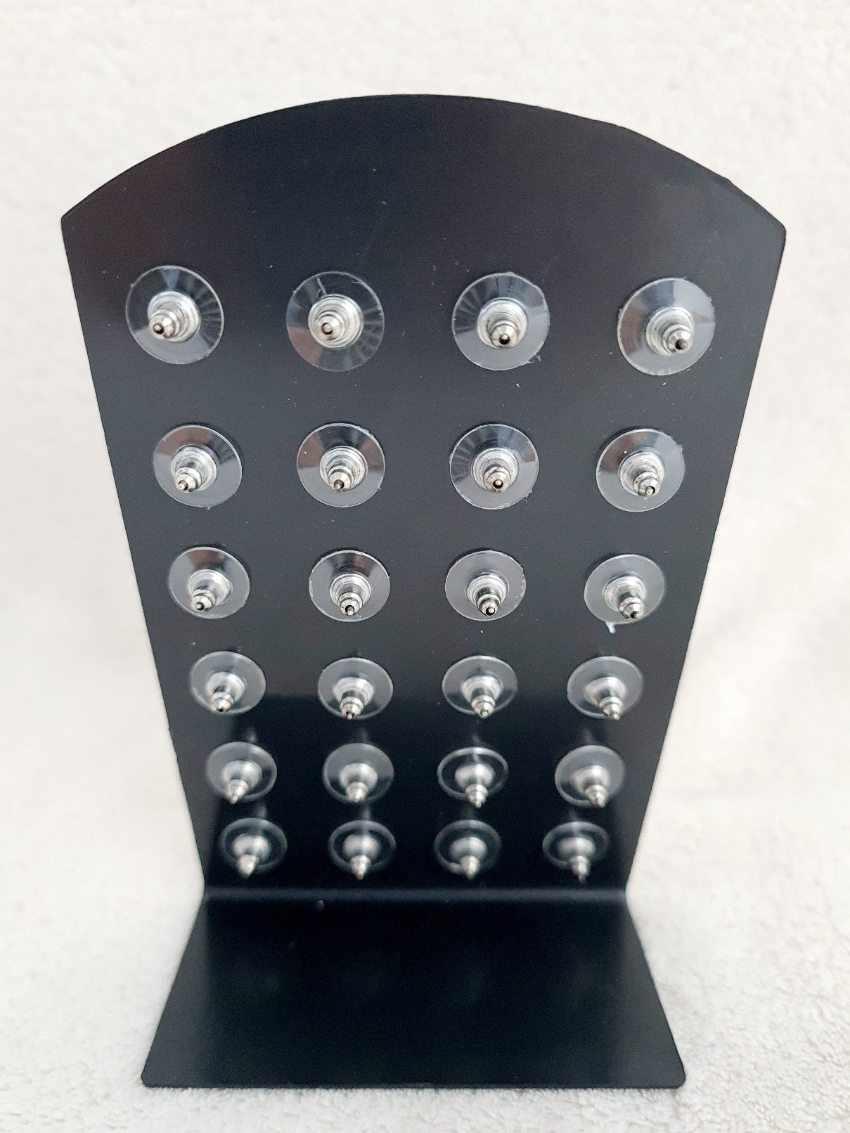 BOUCLES D'OREILLES MOUSTACHE X12 PAIRES (TF18051)