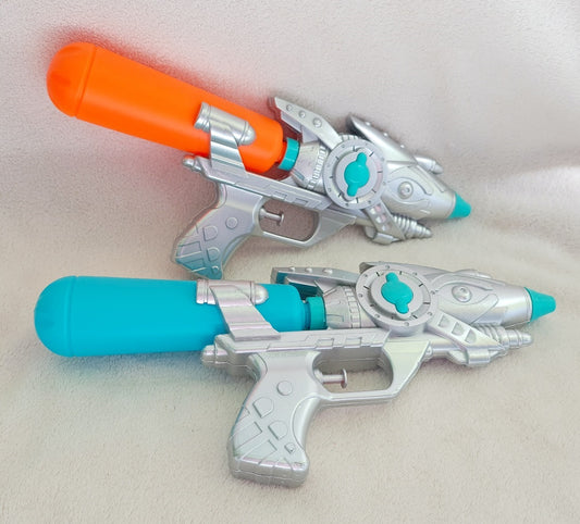 PISTOLET A EAU 31 CM + RESERVOIR (MJ6043) 120/12