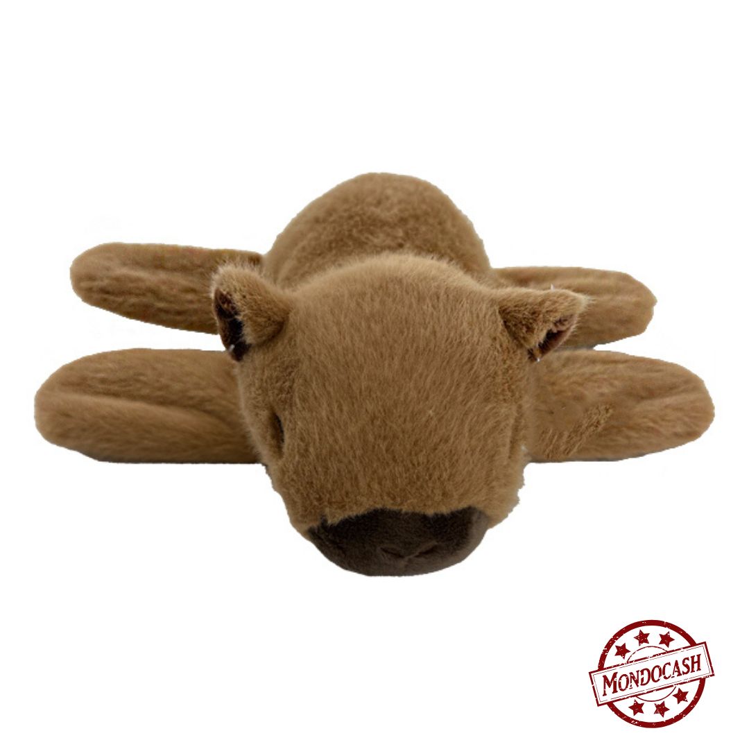 Peluche capybara de couleur marron à accrocher à son bras grâce au bracelet slap