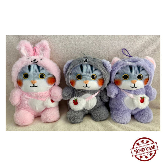 Peluche chat avec un pyjama tout doux avec une capuche et une tête de lapin, d'ours, ou de petit monstre et un sac en bandoulière